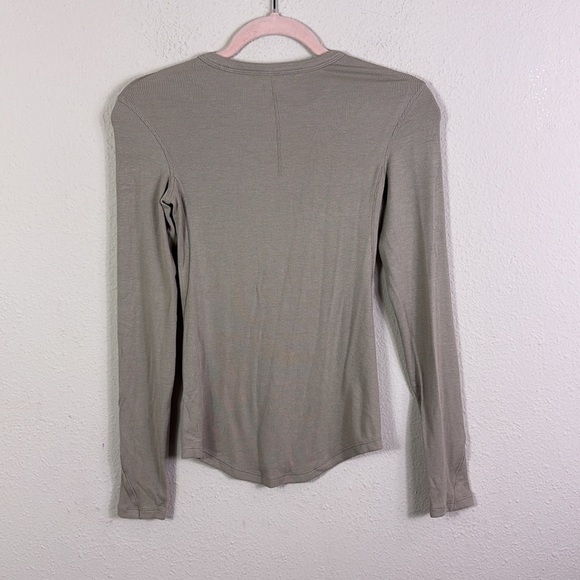 Lululemon Athletica Long Sleeve Round Neck Ribbed Top size 2 - Picture 4 of 5